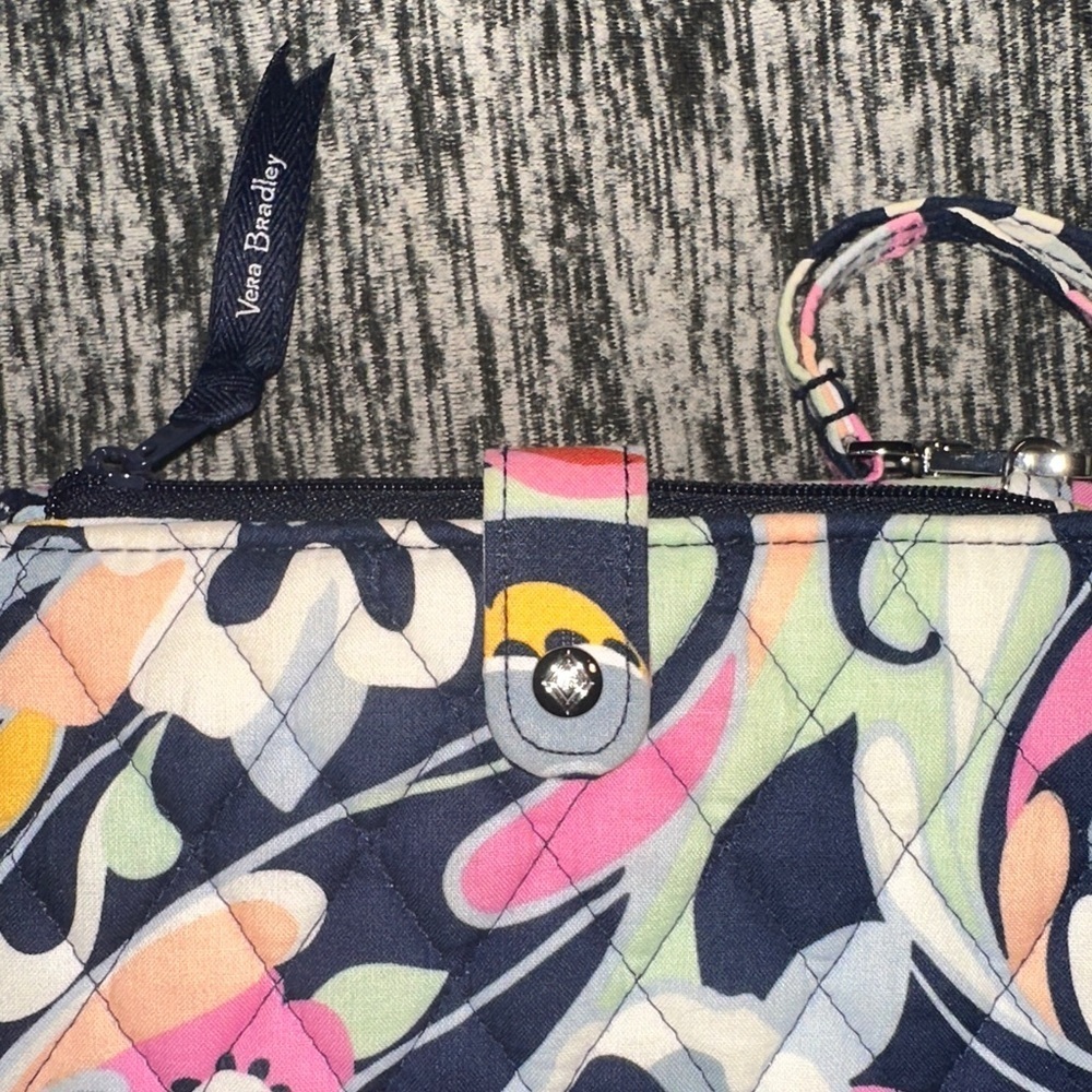 Vera Bradley RFID 3-in-1 Crossbody wallet Mod Paisley pattern - Picture 2 of 14